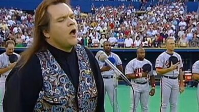 Photo of Meat Loaf showed everyone how the National Anthem should be sung.