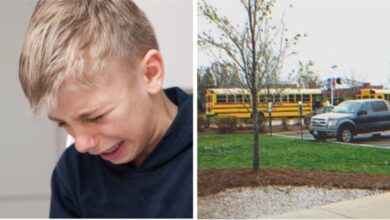 Photo of Every day, a young boy tears up as he walks home from school until his father appears in his classroom.