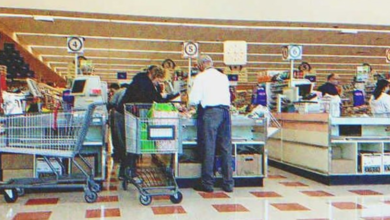 Photo of Boy Pays for Starving Old Lady’s Groceries and Asks Her to Make a Wish — Story of the Day