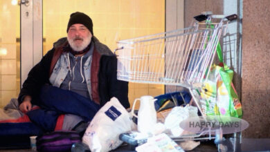 Photo of Wealthy Old Man Dresses as Homeless, and Goes to a Huge Grocery Store to Choose His Heir.