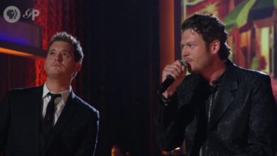 Photo of Michael Bublé and Blake Shelton’s touching rendition of “Home” left the audience speechless
