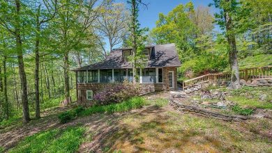 Photo of I like this mountain house! Almost two acres in North Carolina. $449,000