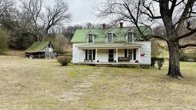 Photo of HISTORIC HOME INVESTMENT OPPORTUNITY situated on 1.31 Acres!! $129,000