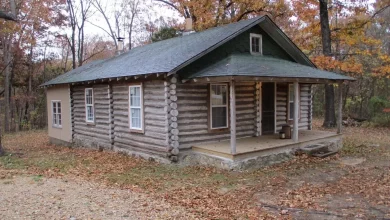 Photo of Beautiful cabin with 13 wooded acers near Downtown Hardy and Spring River. $129,000
